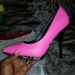 Liliana Bright Pink Almond Toe Pump - Size 10